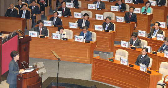 = 박근혜 대통령이 27일 국회 본회의에서 2016년도 예산안 시정연설을 하고 있다.